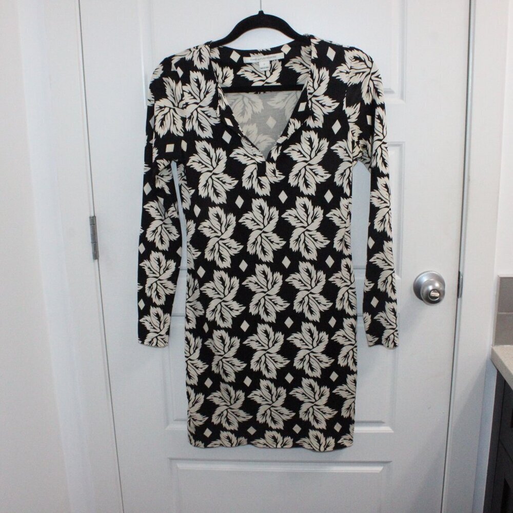 DVF Diane Von Furstenberg Black Reina Silk Leaf Mini Dress Size 2